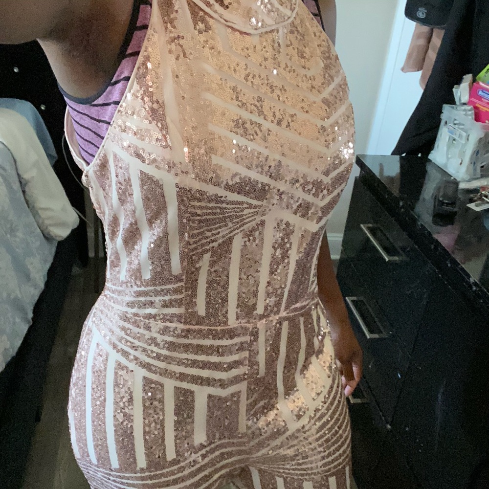 Gold sequence jumpsuit - Picture 2 of 7